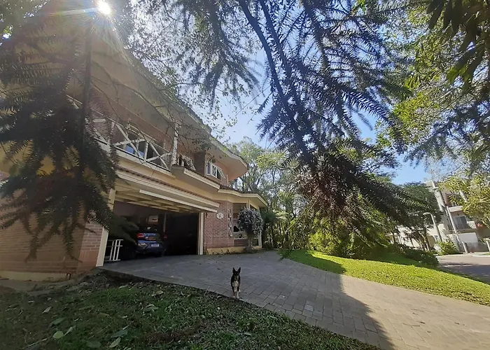 Casa do bosque, confortável, em local espetacular!